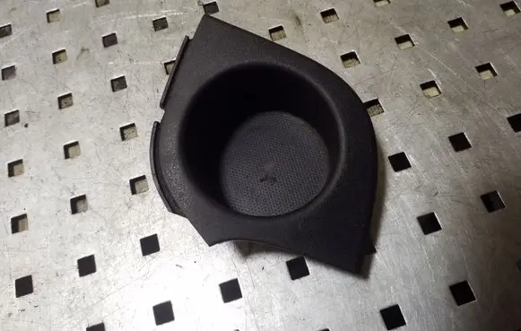 Cup holder front