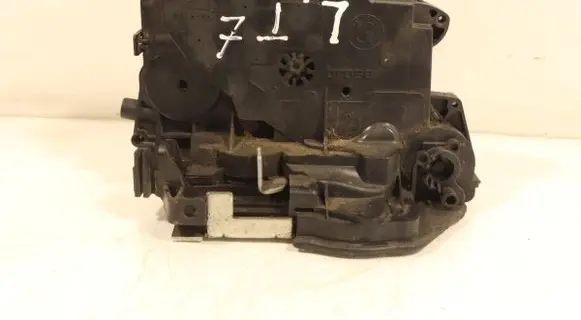 BMW 3 E90 E91 Rear door lock 7060295