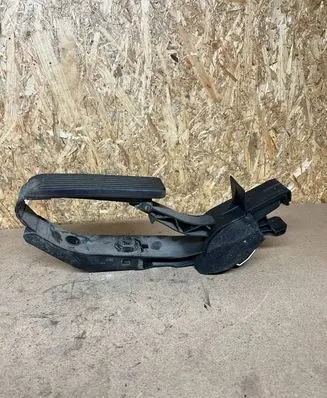 Mercedes-Benz E W211 Accelerator throttle pedal A2113000404