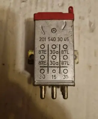 Mercedes-Benz E W124 Other relay 87E30087L 87E30C87 2015403045