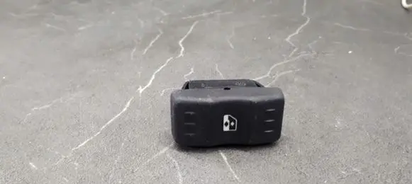 Citroen Saxo Quarter vent window switch 