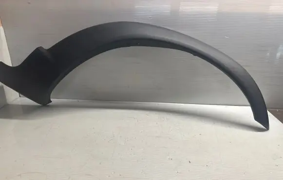 Fender trim (molding)