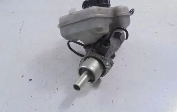 Citroen Saxo Master brake cylinder 9633025580