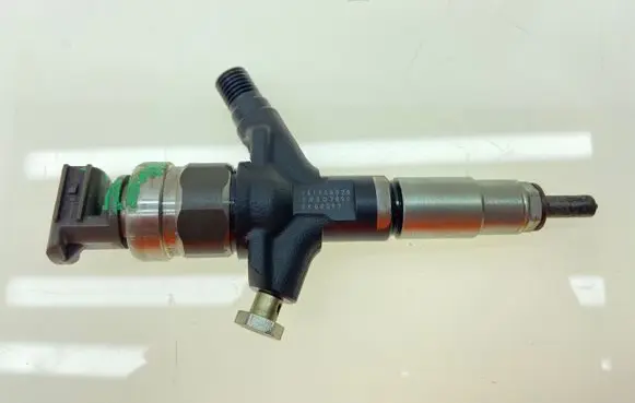 Subaru Impreza III Fuel injector 16613AA020 16613AA DENSO7890