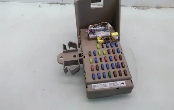 Subaru Legacy Fuse module 82201AG040