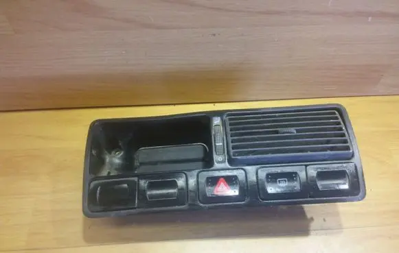 Volkswagen Golf IV Dash center air vent grill 1J0819728C