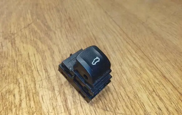 BMW X3 G01 Tailgate opening switch 9327029