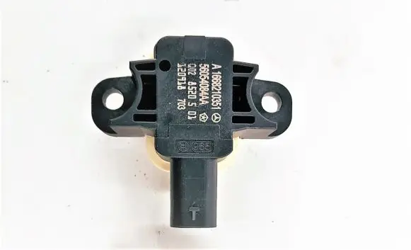 Mercedes-Benz B W246 W242 Airbag deployment crash/impact sensor 1668210351 A1668210351