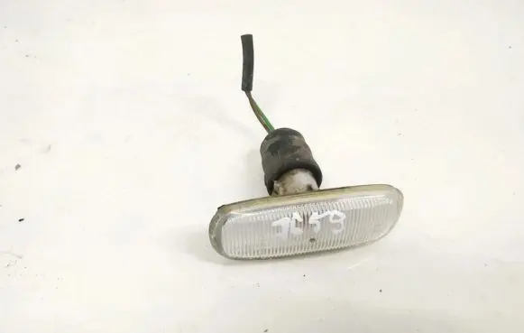 Audi A6 S6 C5 4B Front fender indicator light E26002