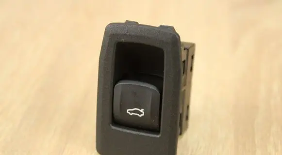 BMW 4 G22 G23 G24 G26 Tailgate/trunk/boot open switch 430IXA