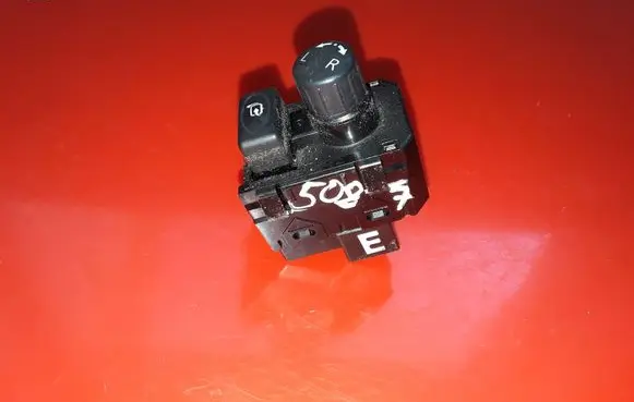 Nissan X-Trail T31 Wing mirror switch 7X18SD