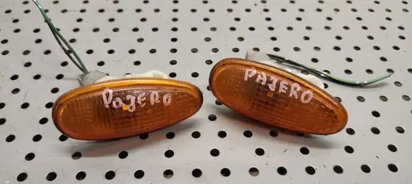 Mitsubishi Pajero Front fender indicator light 1132213 0190093