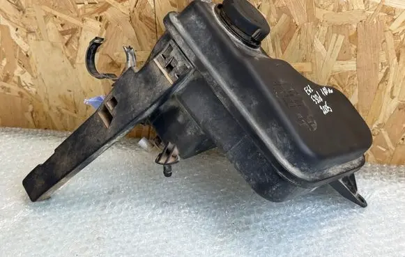 BMW 5 E60 E61 Coolant expansion tank/reservoir 17137785013 7785013 17137785560