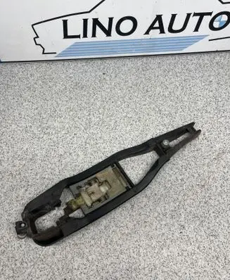 BMW 3 E46 Front door exterior handle/bracket 8216121