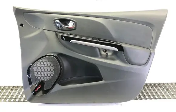 Renault Clio IV Front door card panel trim