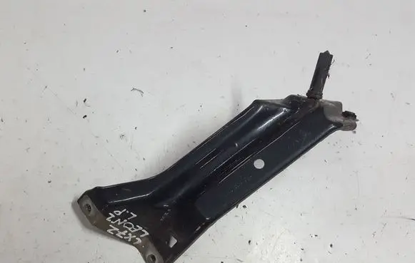 Seat Leon (1P) Fender mounting bracket 1P0821135XXX 1P0821135