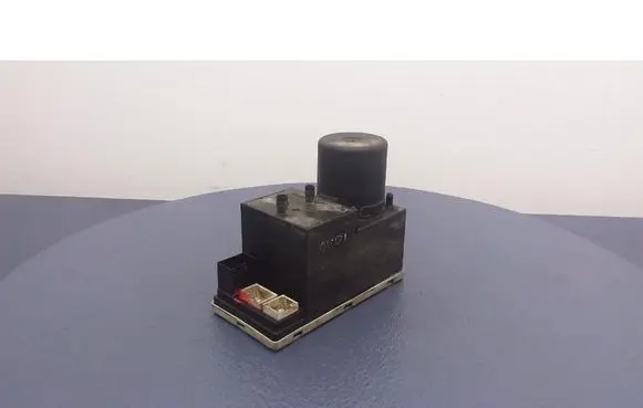 Audi A4 S4 B5 8D Central locking vacuum pump 8D0862257