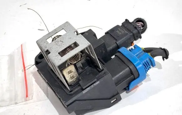 Opel Crossland X Fan control module 98372A01