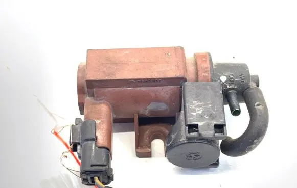 Ford Mondeo MK IV Fuel pressure regulator 6G9Q9E882CB