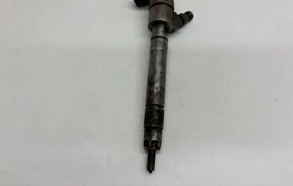 Volvo XC90 Fuel injector 30750283