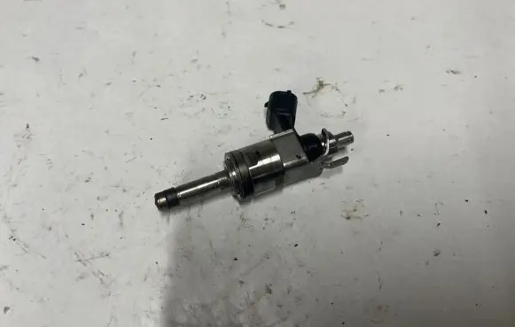 Ford Mustang VI Fuel injector JR3E9G929BA