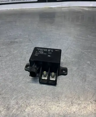 Mercedes-Benz E W210 Charging relay A0025423819 V23132A2001X14