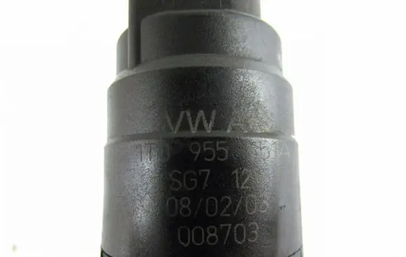 Volkswagen Golf IV Windscreen/windshield washer pump 1T0955651A