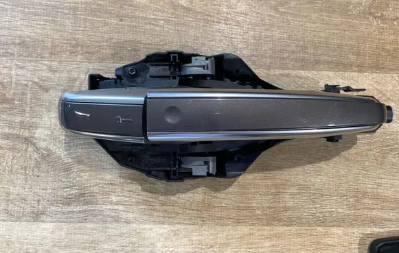Land Rover Discovery 5 Front door interior handle BJ32224N03