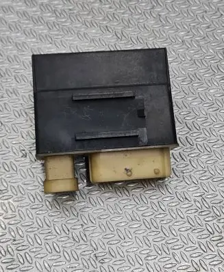 Peugeot 308 Glow plug pre-heat relay 018010953 9662570880 B6R2004