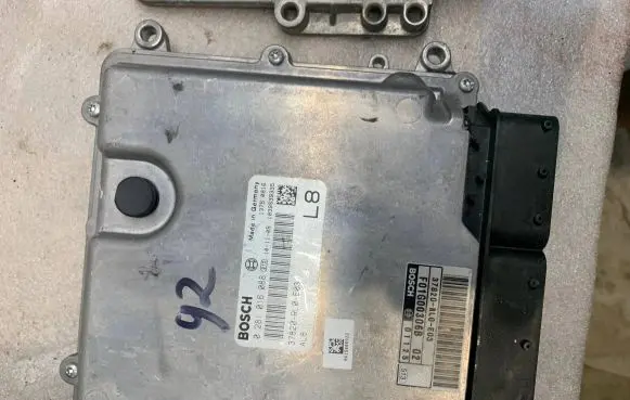 Honda Accord Engine control unit/module 0281016088 37820RL0E03 8908009L0J