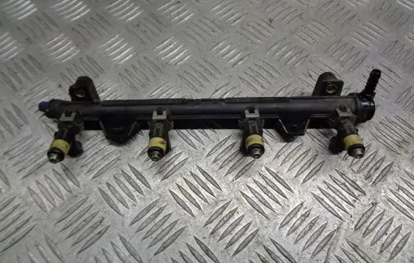 Volkswagen Polo IV 9N3 Fuel main line pipe 036133319AE