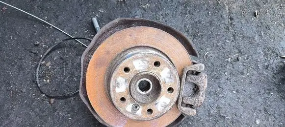 BMW 1 E81 E87 Front wheel hub