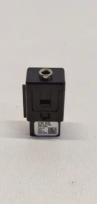 Volkswagen Tiguan AUX in-socket connector 5Q0035724