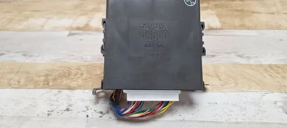 Toyota Prius (NHW20) Power management control unit 8967047010 1012380151