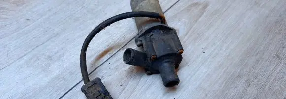 Mercedes-Benz E W124 Electric auxiliary coolant/water pump 0392020002 0008358064