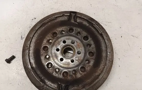 Volkswagen PASSAT B6 Dual mass flywheel 33000019612 C5R 22890002