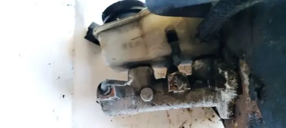 Mazda 626 Master brake cylinder 83404312