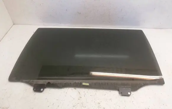 Chrysler Town & Country V Rear side window 43R001385 E000215