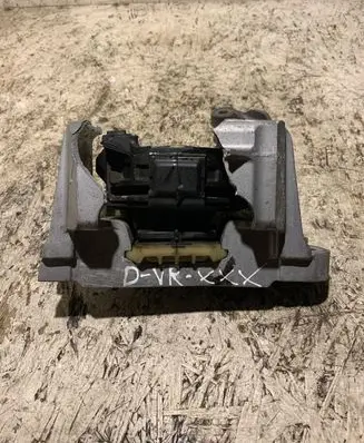 Volvo XC40 Engine mount bracket