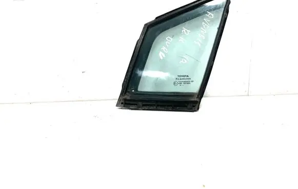 Toyota Avensis T270 Front door vent window glass four-door 43R001605