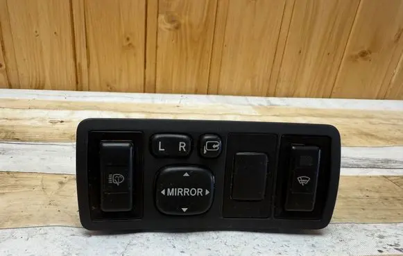 Toyota Avensis T250 Wing mirror switch 183575