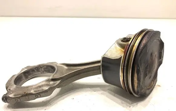 BMW 5 G30 G31 G38 Piston with connecting rod 7852246