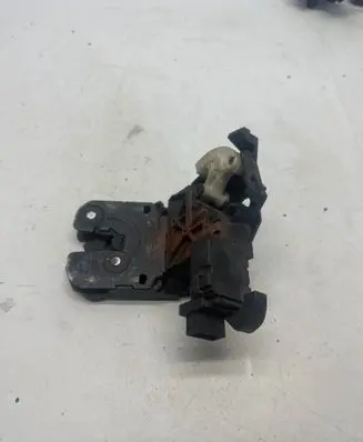 Audi A4 S4 B5 8D Tailgate/trunk/boot lock/catch/latch 8P4827505C