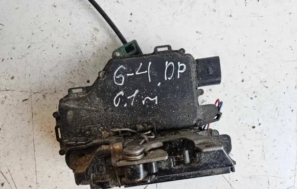 Volkswagen Golf IV Front door lock