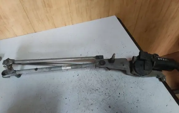 Ford Focus Front wiper linkage and motor 3397020458