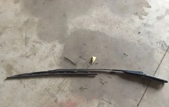 Renault Trafic II (X83) Front wiper blade arm 7700311582