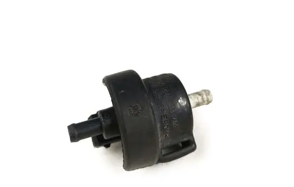 Volkswagen PASSAT B5 Valve vacuum 058133459