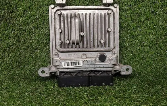Mercedes-Benz C W204 Engine control unit/module ECU A6519007500 A0064461540