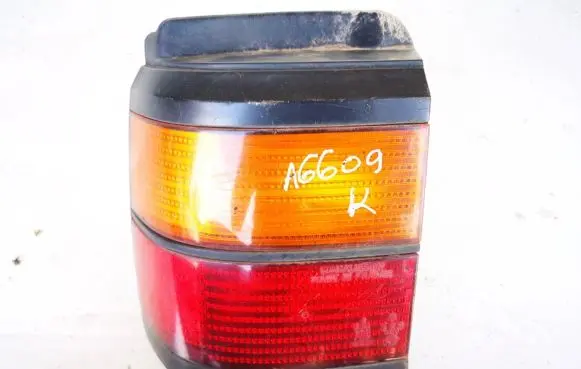 Volkswagen PASSAT B3 Rear/tail lights 333945111