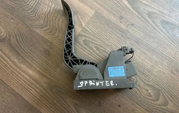Mercedes-Benz Sprinter W901 W902 W903 W904 Accelerator throttle pedal 0281002337 182400818 A9013000504